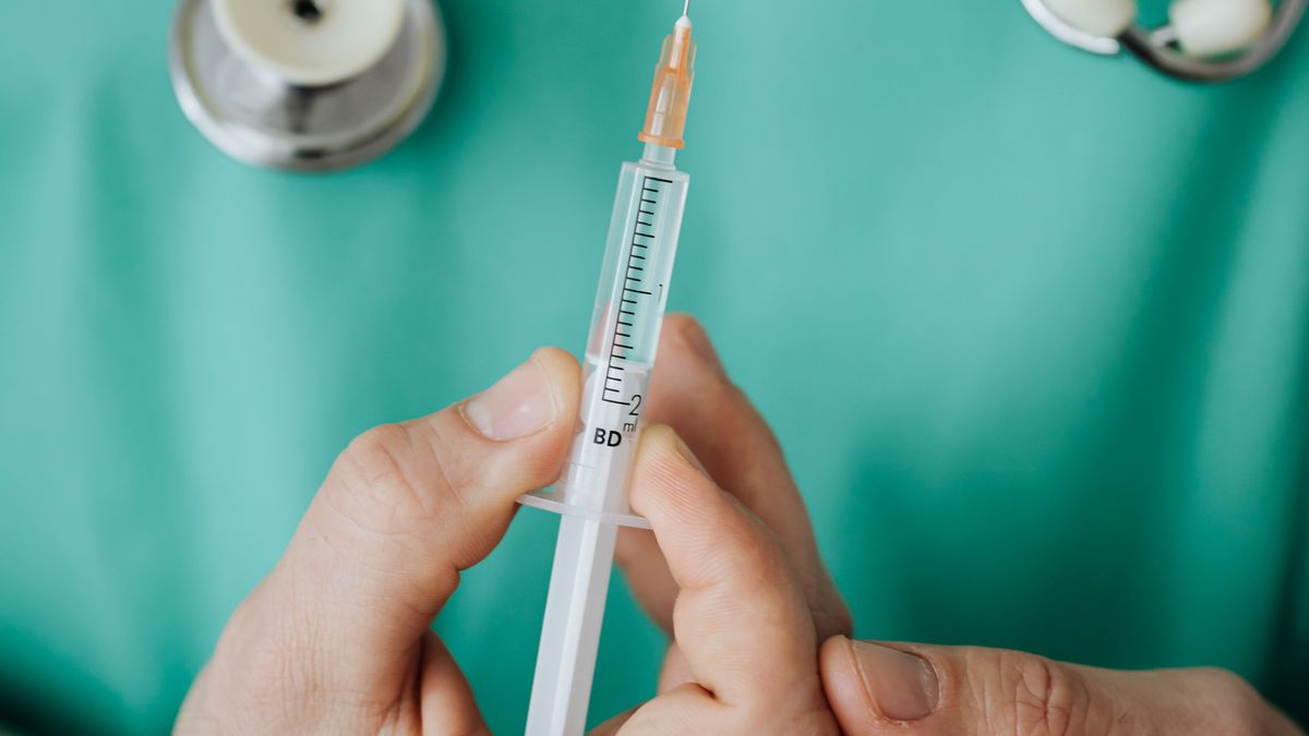 Control de caducidades por lote con método FEFO en una farmacia.