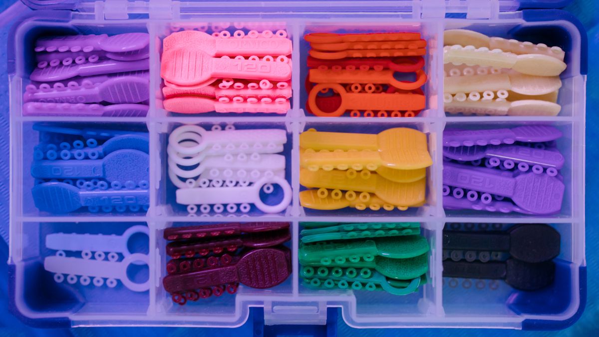 Clínica dental con varios sillones y odontólogos coordinados desde un solo software.