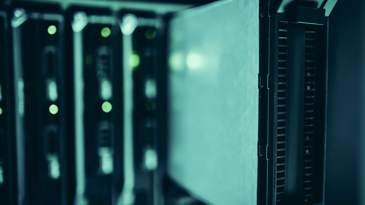 Rack de servidores físicos en un centro de datos