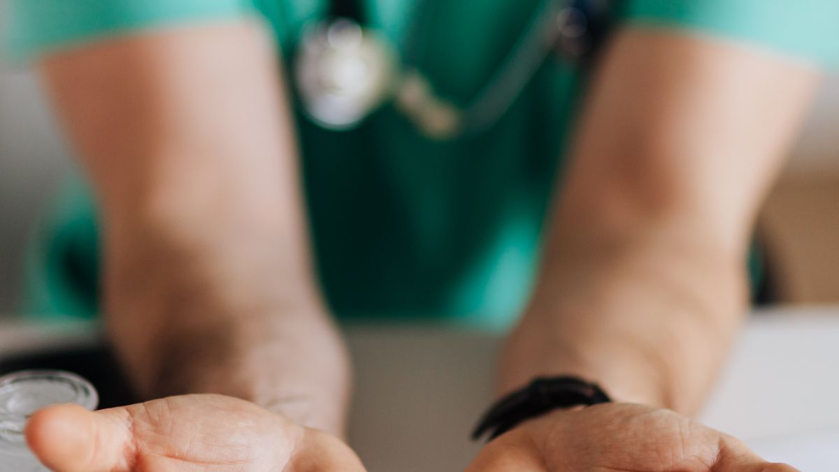 Tramadol reclasificado como medicamento controlado por COFEPRIS en una farmacia.